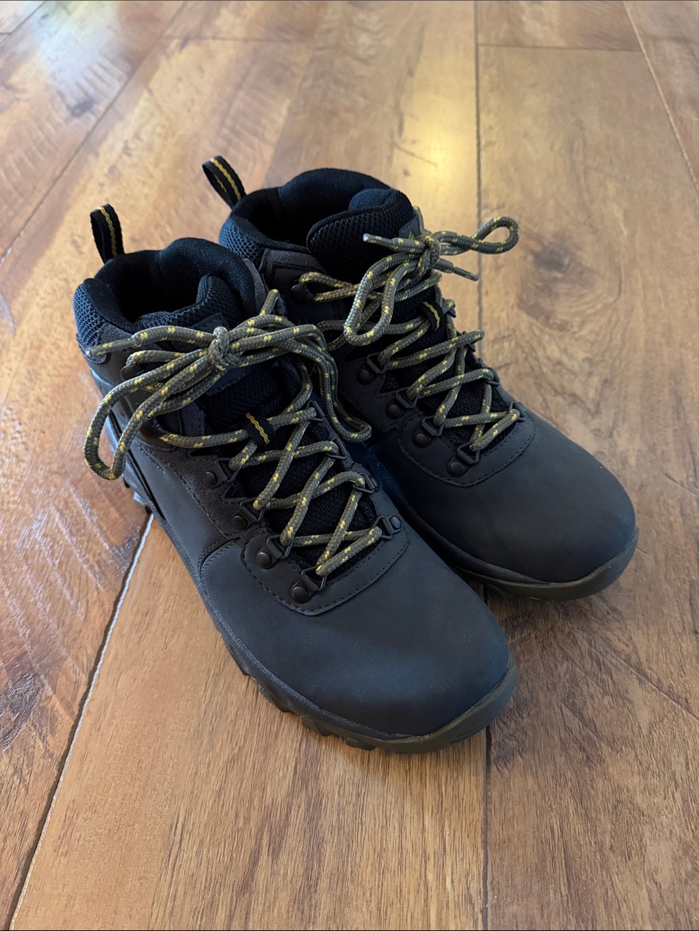 New Columbia Hiking Books 7 Wide